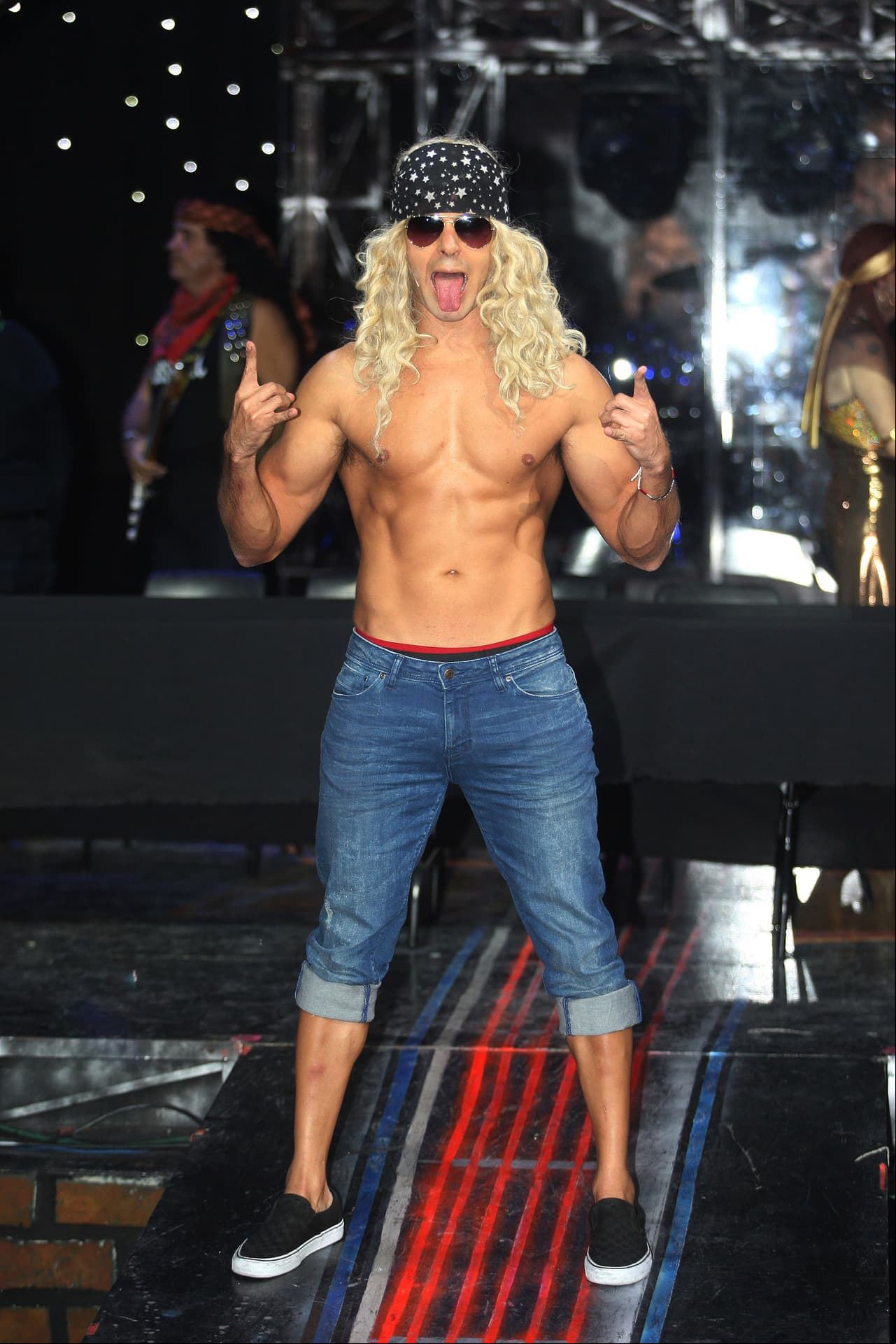 De igual manera, protagonizó el musical 'Rock of ages' en 2014, junto a la cantante Dulce María.