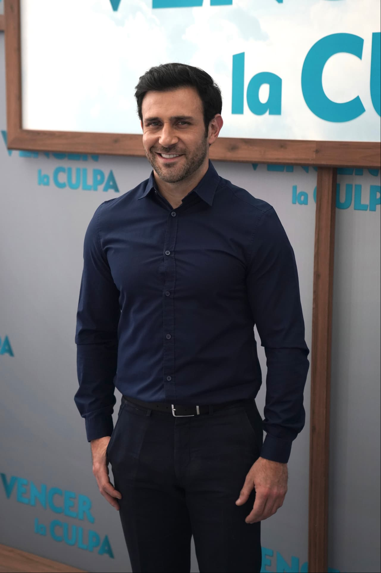 Carlos Ferro, uno de los protagonistas, posó feliz para la cámara de Las Estrellas.