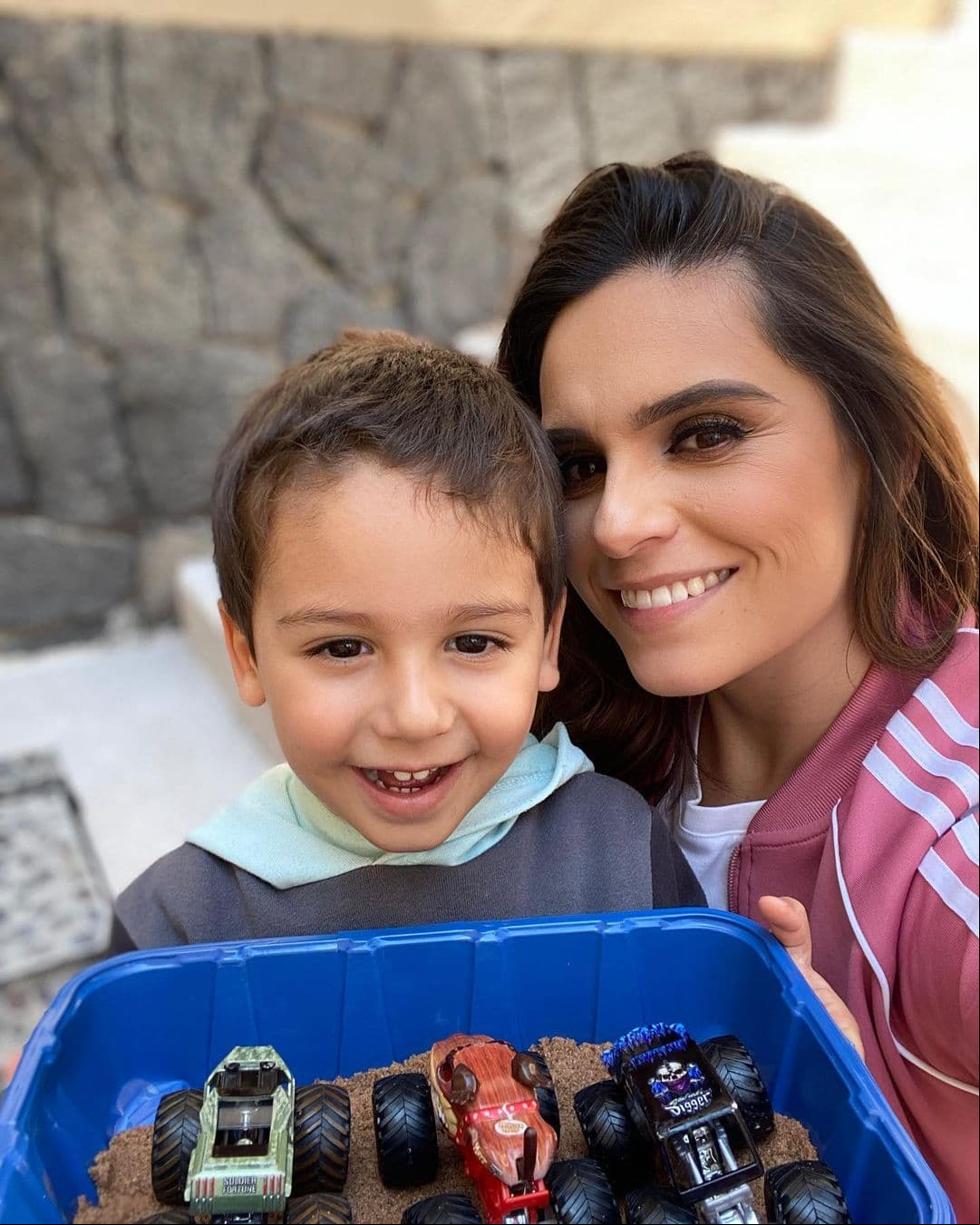 Fue a través de su cuenta oficial de Instagram que la conductora de ‘Guerreros 2020’ dejó al descubierto toda la decoración, la cual llamó la atención por los enormes globos de colores y los deliciosos cupcakes de chocolate que estuvieron inspirados en los juguetes Playmobil.