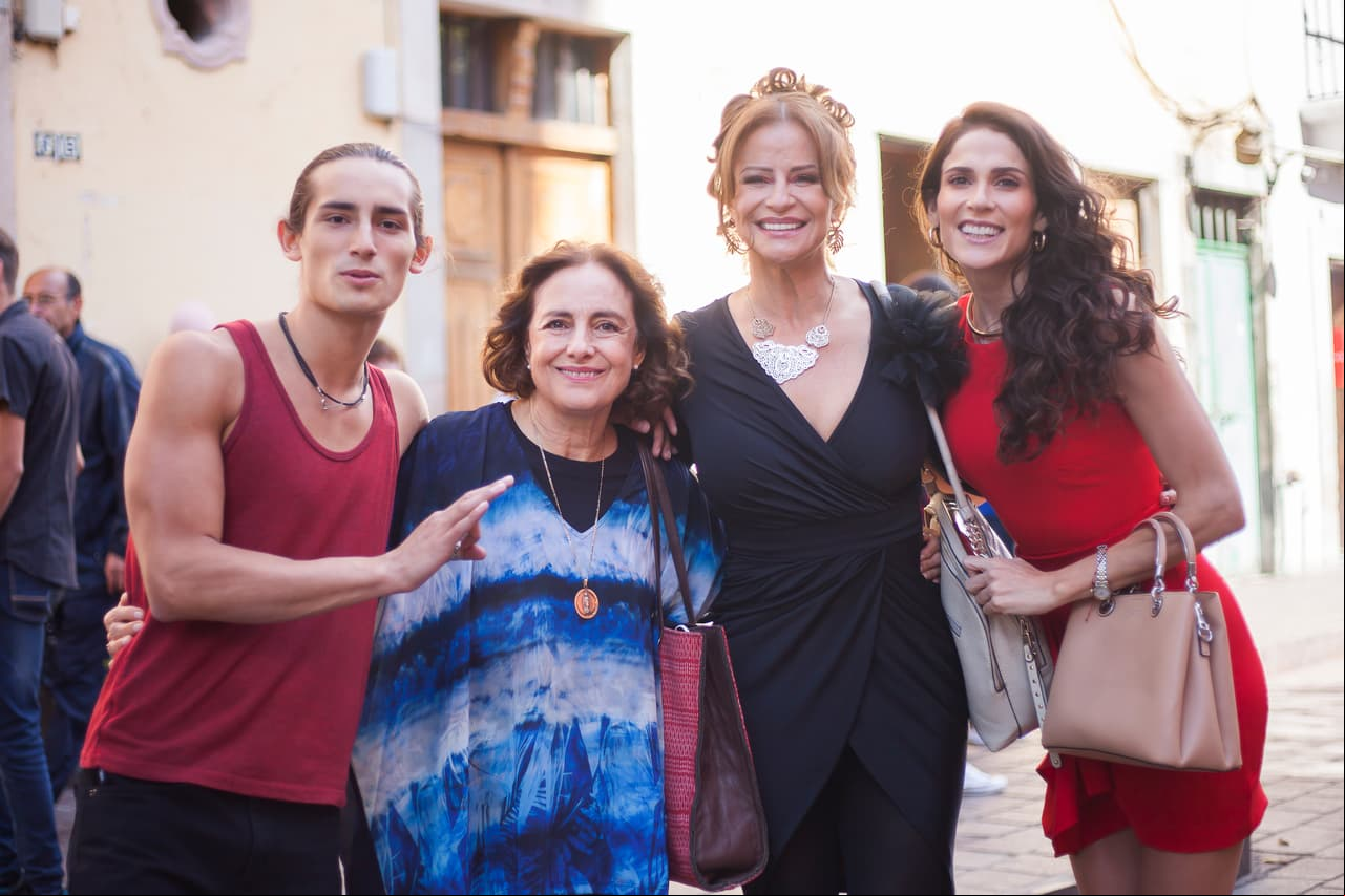 Qué le pasa a mi familia?: Sigue la presentación de la telenovela por las redes de Las Estrellas