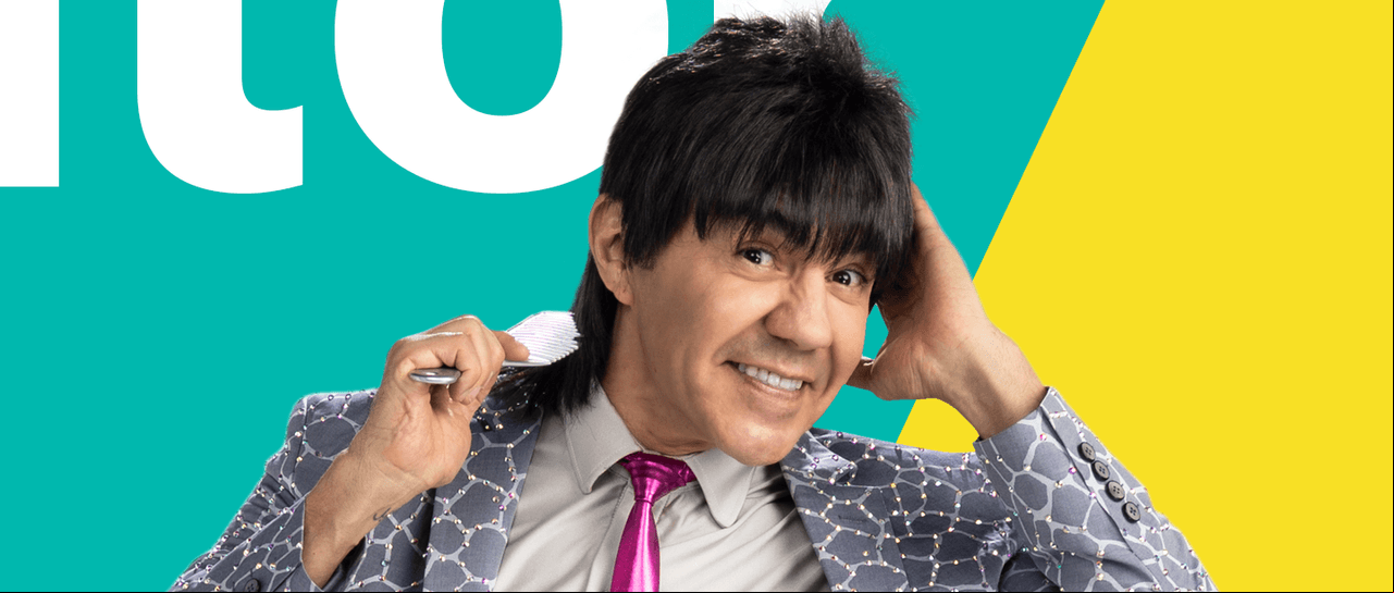 Adrián Uribe es el actor quien encarna a ‘El Vítor’, personaje que se convertirá en el nuevo conductor del programa Minuto Para Ganar VIP, que se estrenará el próximo 13 de junio a las 9:00 de la noche, por Las Estrellas. A continuación, recordamos su trayectoria.