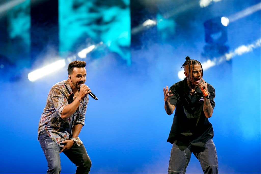 Luis Fonsi y Rauw Alejandro estrenaron el tema 'Vacío'.