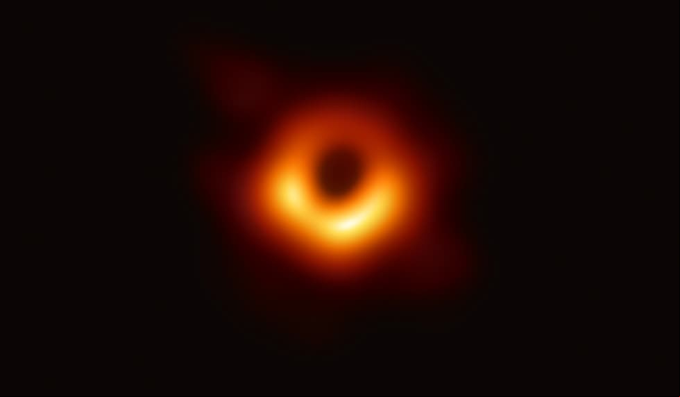 The Event Horizon Telescope captó por primera vez una fotografía de un agujero negro