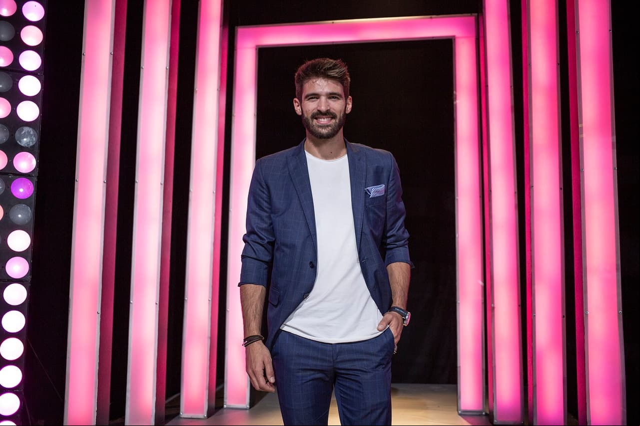 Ramiro Tomasini dará vida a ‘Diego’, un joven que estudia contaduría, quien gracias a su trabajo ayudará a su familia con el empleo que consigue en la empresa de los Reyes Alonso.