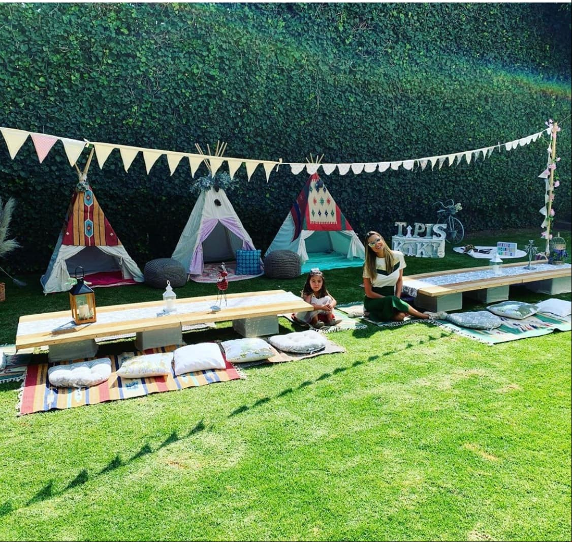 Una de las partes más espectaculares de la casa de la conductora de 33 años es su enorme jardín, en el cual ha podido organizar grandes reuniones con amigos y familia.