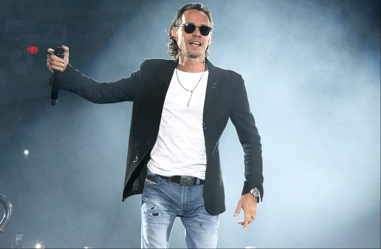 Marc Anthony enciende las alarmas tras hacer extraño movimiento de mandíbula en su último concierto
