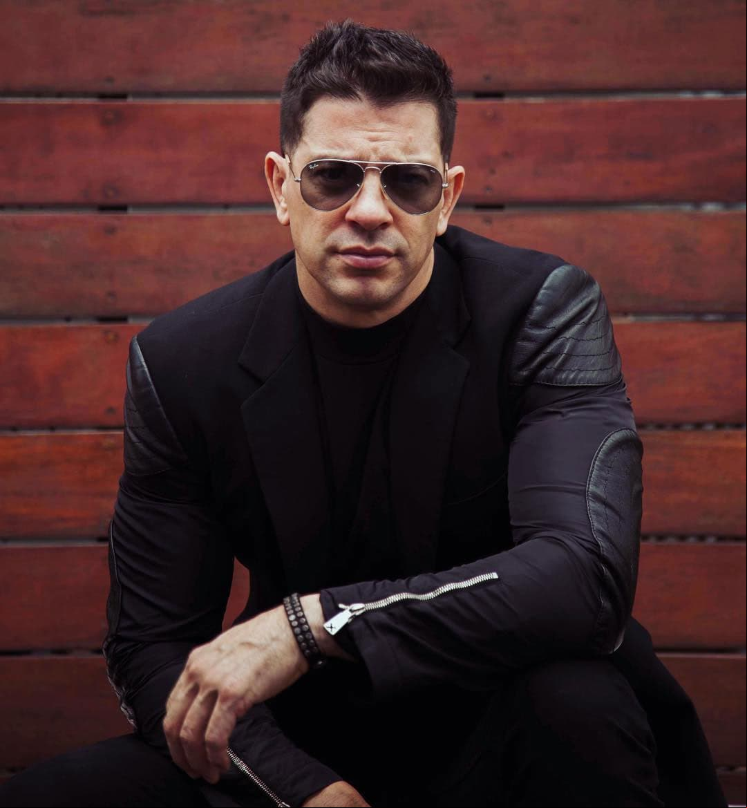 El cantante lanzará su noveno disco que es de pop latino con unas que otras "cumbiancheras".