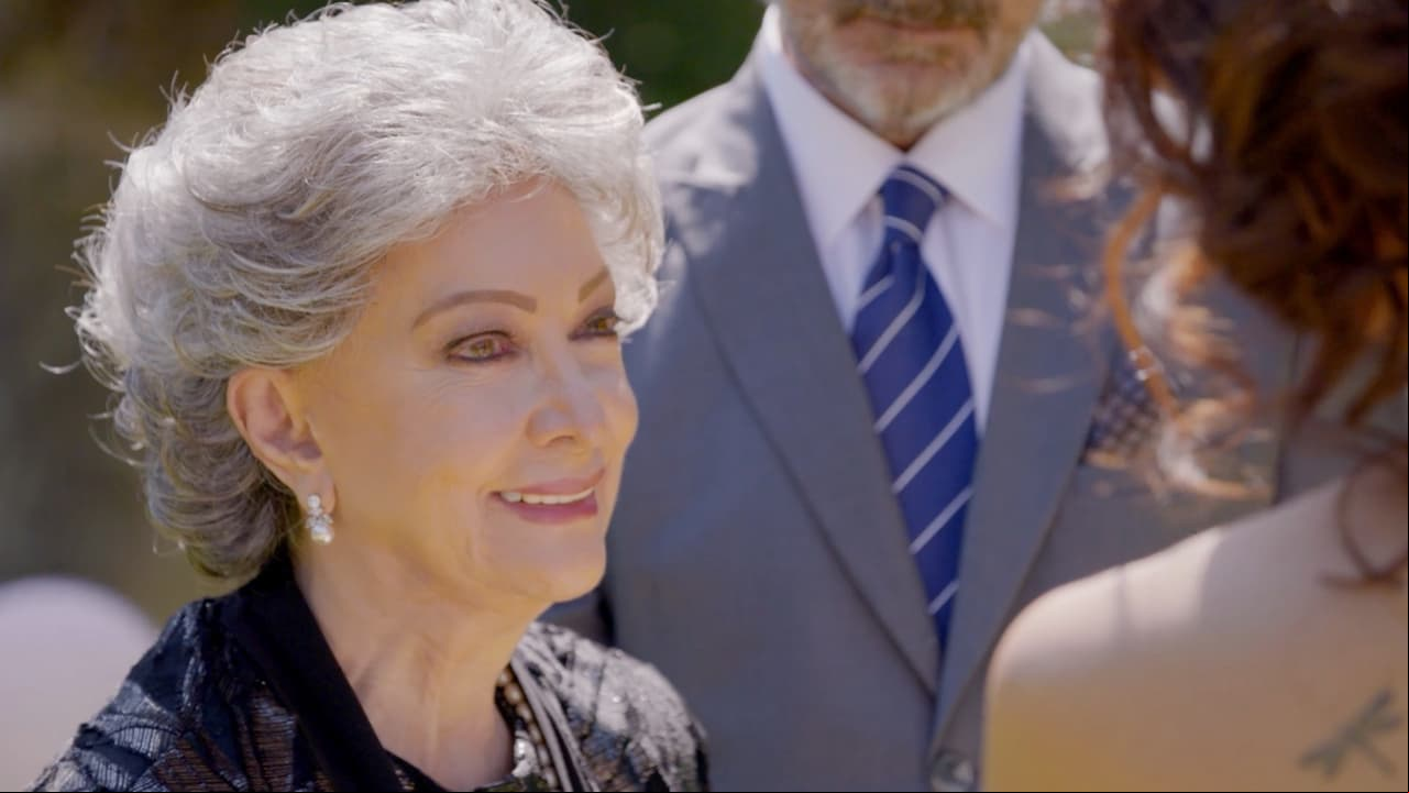 La actriz Norma Lazareno realizó una participación especial como la abuela de 'Valeria'.
