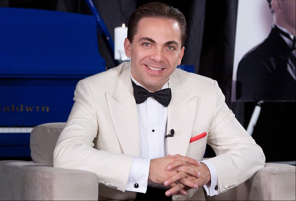 Cristian Castro presenta a su nueva novia en romántica foto: “Quiero que la conozcan”