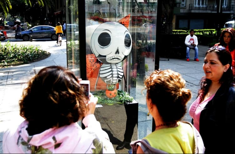 Personaje de Tim Burton toma las calles de la CDMX