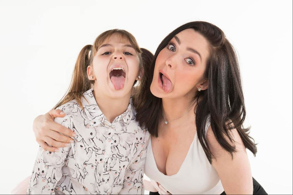 Ariadne protagonizó en 2019 ‘Tenías que ser tú’, telenovela en la que interpretó a ‘Marisa Santiesteban’, una mujer exitosa y trabajadora que viaja desde provincia para iniciar una nueva vida con su hija, pero todo cambia cuando conoce a ‘Miguel’.