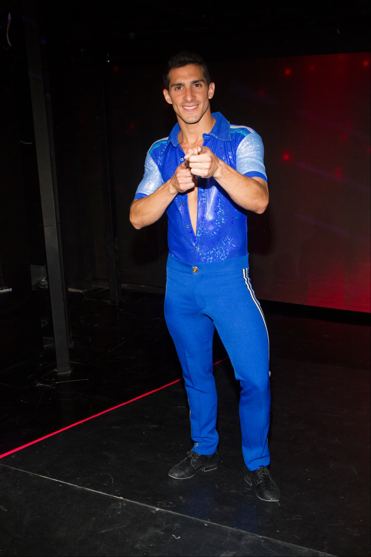 Rommel Pacheco está contento de compartir escenario con grandes artistas, su profesión es el deporte pero MQB es un reto y una nueva meta por cumplir.
