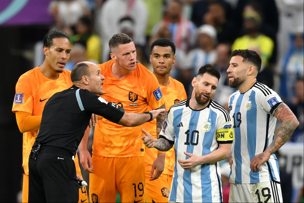 Argentina y Holanda se enfrentaron en tiempos extra y definieron en tanda de penaltis el pase a las semifinales donde la albiceleste consigue el boleto mientras que los Paises Bajos se convierten en el primer equipo que los pamperos eliminan en instancia de tiros de castigo.