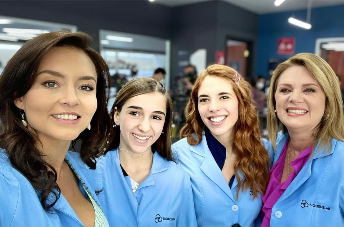 ¿Sabías que Ana Paula Martínez actuó junto a Angelique Boyer en 'Lo que la vida me robó'?
