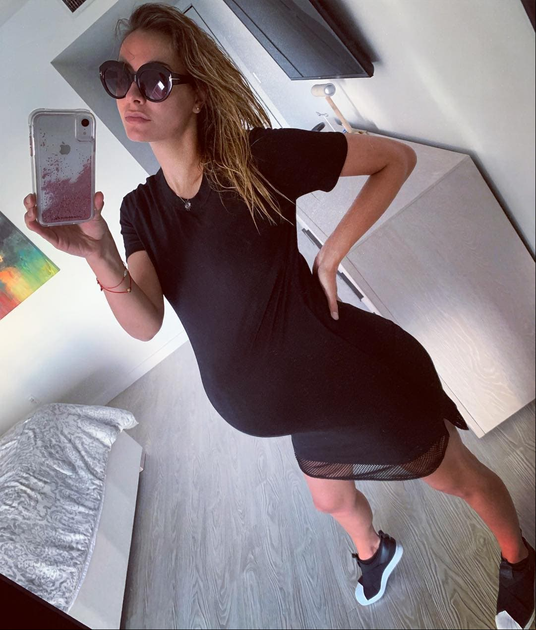 La presentadora de ‘Cuéntamelo Ya!’ utilizó sus redes sociales para mostrar cómo crecía su vientre durante la dulce espera.