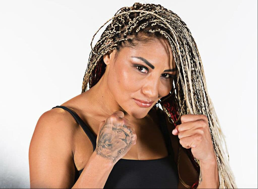 Mariana "La Barby" Juárez del Equipo Deportistas