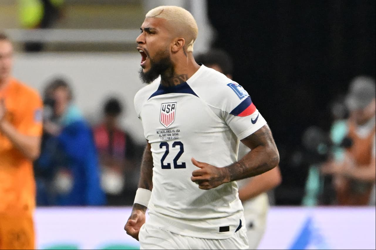 Países Bajos 3-1 Estados Unidos: Dumfries repartió par de asistencias y anotó un gol para sellar el boleto a los Cuartos de Final para la Oranje.