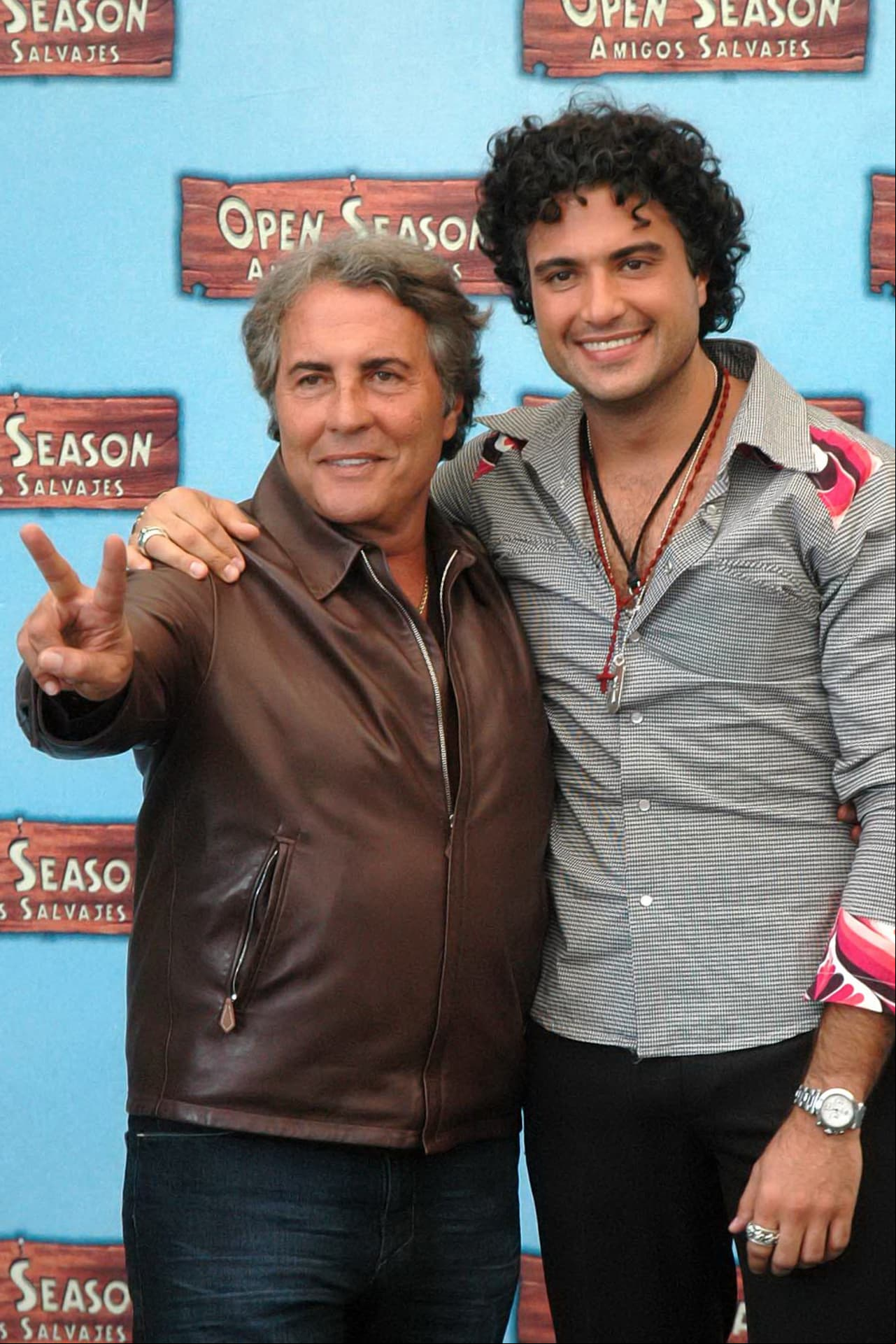 Publican emotivas fotos de las cenizas y el altar que colocaron al padre de Jaime Camil: ‘Te amamos’
