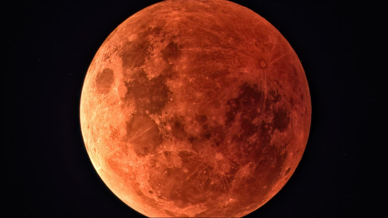 Eclipse Lunar 2025: ¿Cuándo y cómo verlo?
