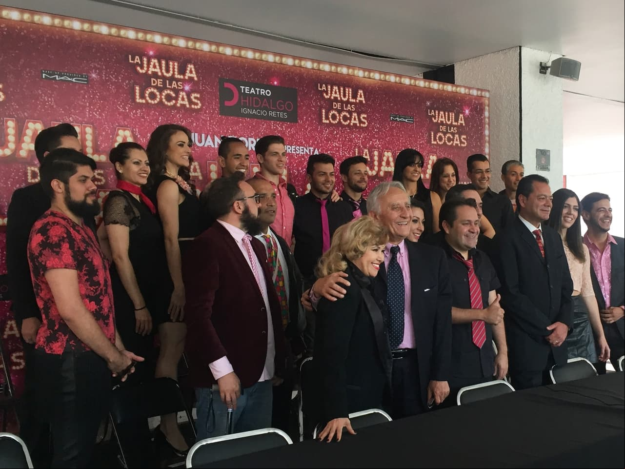 ¡La Jaula de la locas está por abrirse!