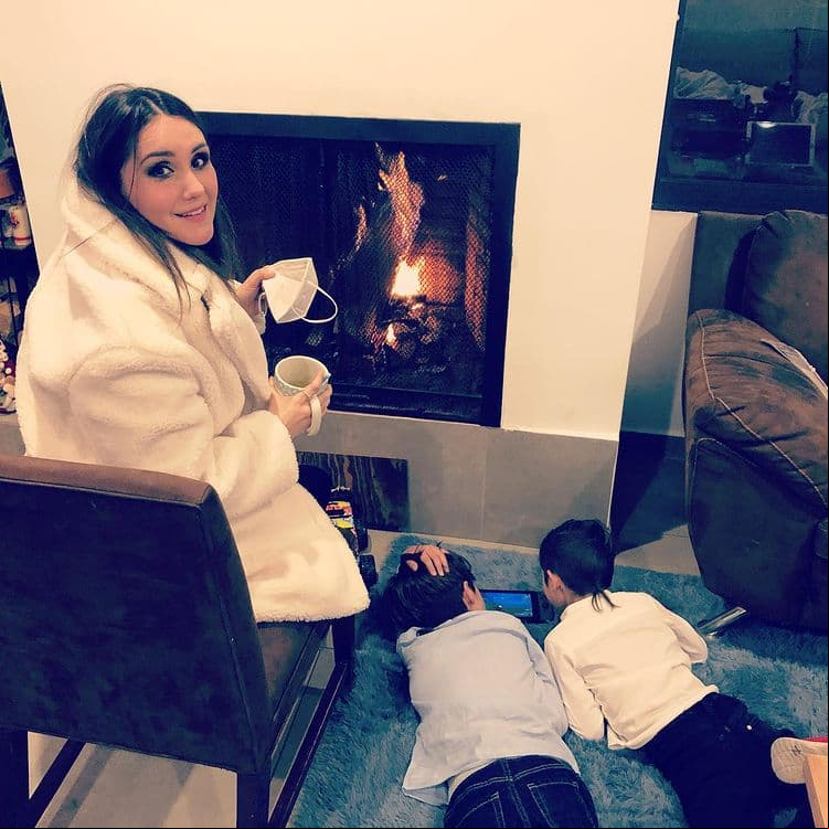 Mientras que semanas después, en medio de las celebraciones de Año Nuevo, compartió imágenes de Dulce María y sus hijos, dejando al descubierto la excelente relación que hay entre ellos.