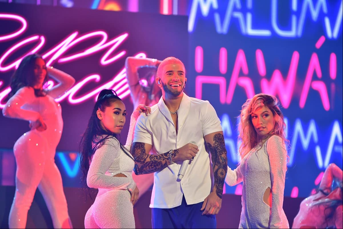 Fans reaccionan a extravagante caracterización de Yahir como Maluma