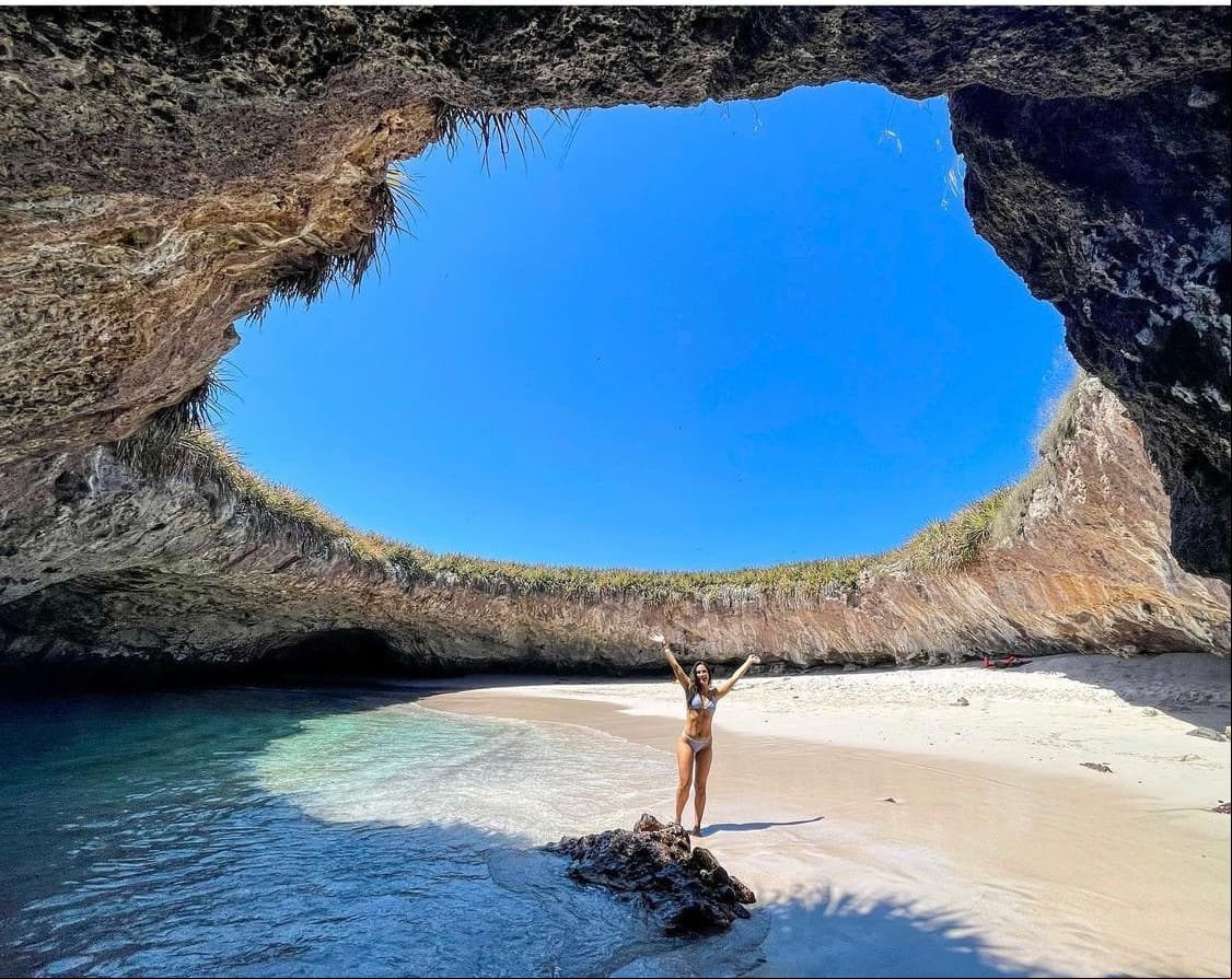 Pero el espectacular escenario natural no fue lo que más llamo la atención, pues, como pocas veces, la protagonista de 'El Dragón' dejó ver su espectacular figura.