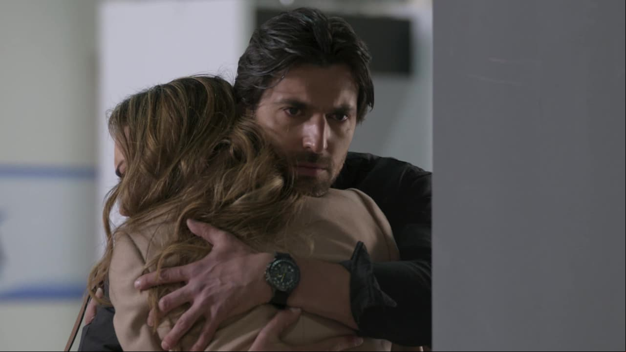 Ambos se consuelan por el terrible momento que están viviendo.
<br>
<br>¿Qué pasará entre ellos? Descúbrelo en "Diseñando tu Amor", de lunes a viernes a las 4:30 pm. con Las Estrellas.