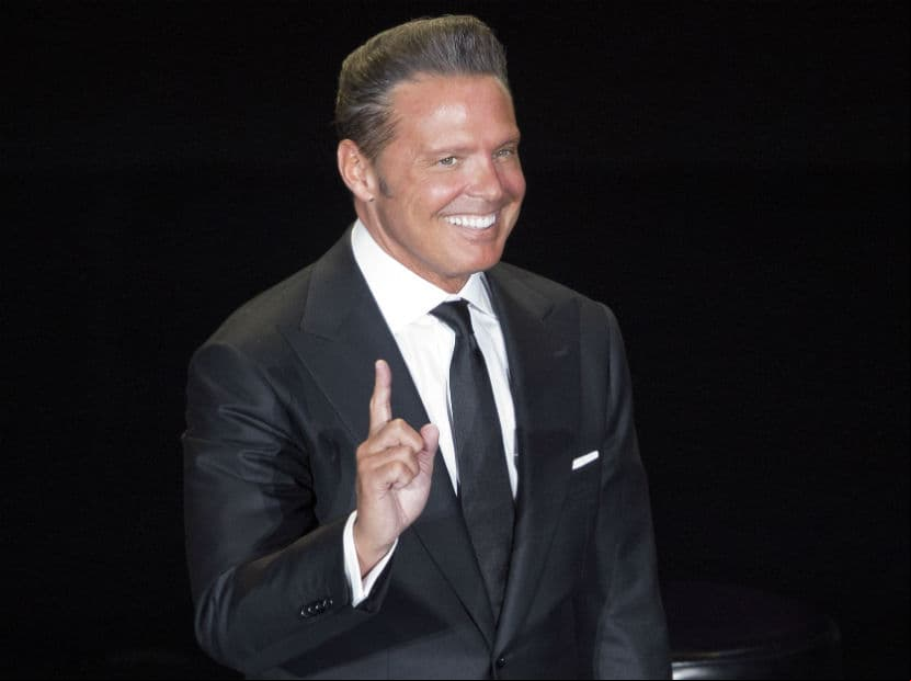 Luis Miguel tendrá un hijo con su corista predice Mhoni Vidente