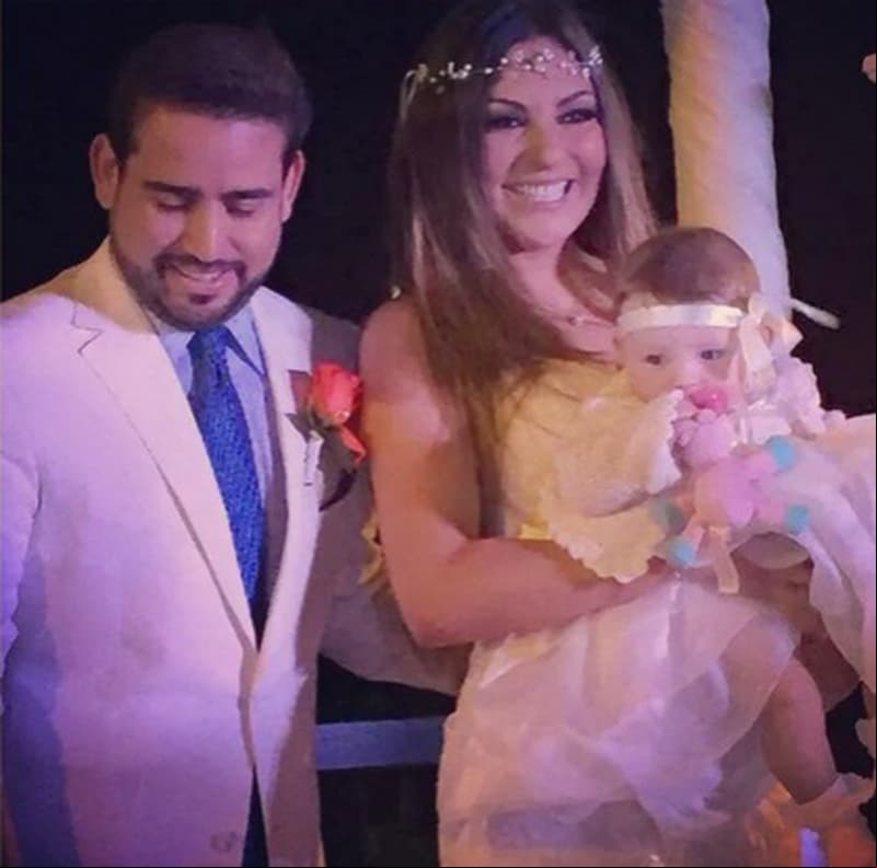 En julio de 2014, Mariana Ochoa le dio la bienvenida a Valentina, su primera hija, y en diciembre del mismo año se casó en en Cancún con Patricio de la Peña, ex secretario de Desarrollo y Previsión Social de Quintana Roo.