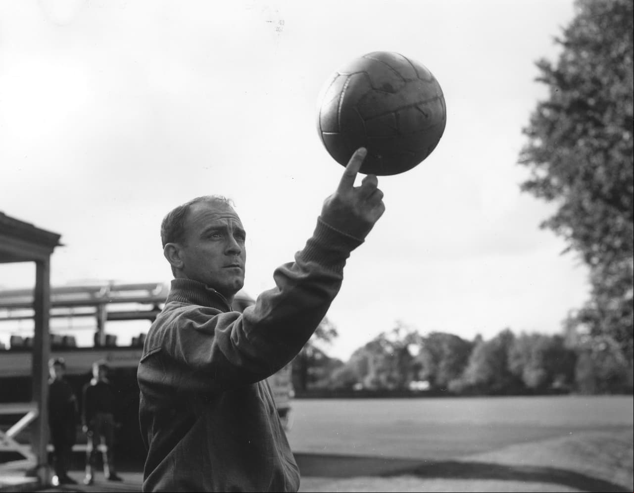 Alfredo Di Stéfano no pudo disputar los Mundiales de Brasil 1950 y Suiza 1954 por aspectos políticos y burocráticos. El Mundial de 1958 de Suecia se lo perdió porque España no clasificó y el Inglaterra 1966 fue convocado, pero no jugó ningún partido por estar lesionado. 
<br>