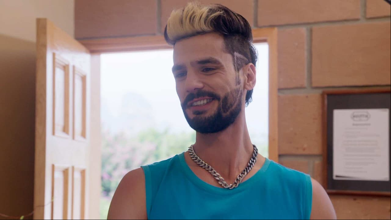 Juanga presenta a Olga como su novia y Doña Magos le jala las orejas
