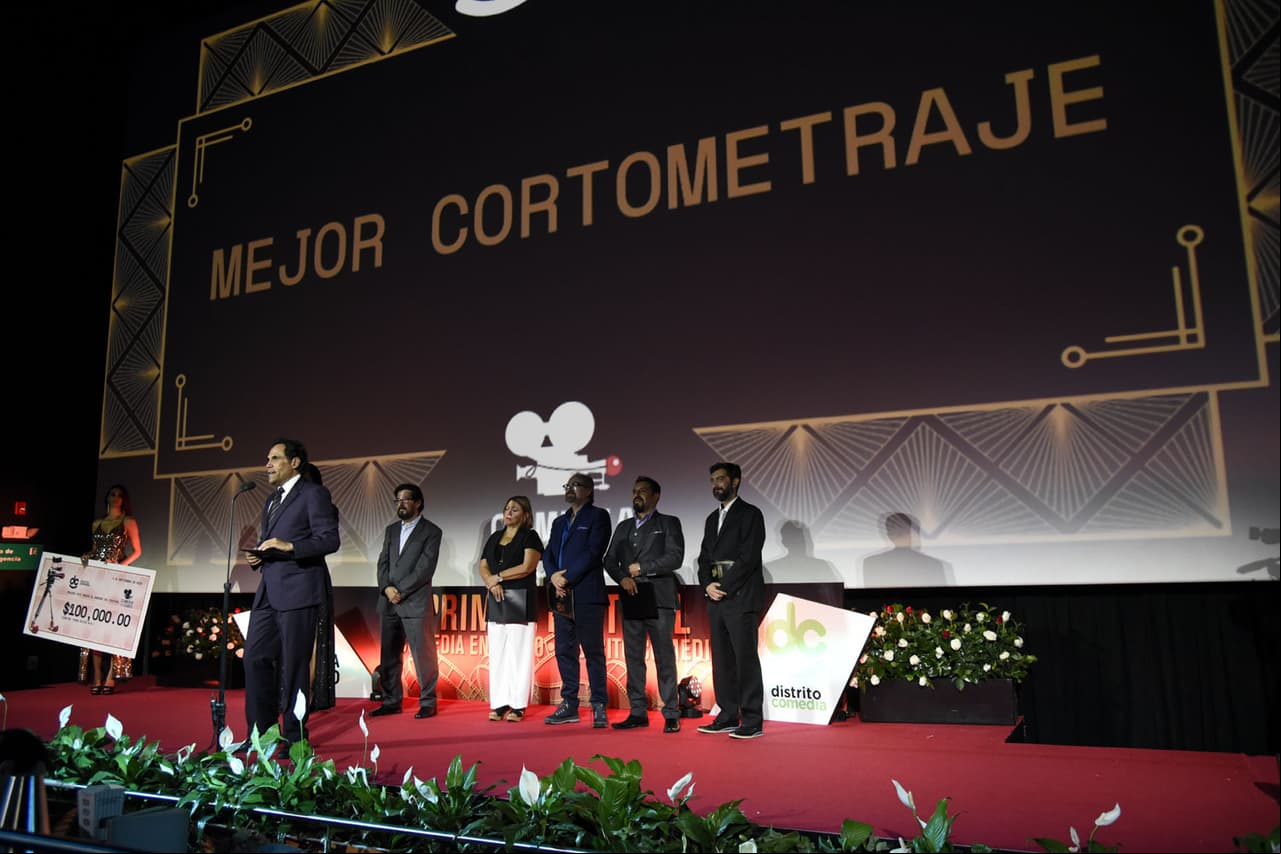 Israel Jaitovich en la ceremonia de premiación del Festival de Comedia en Corto 2019