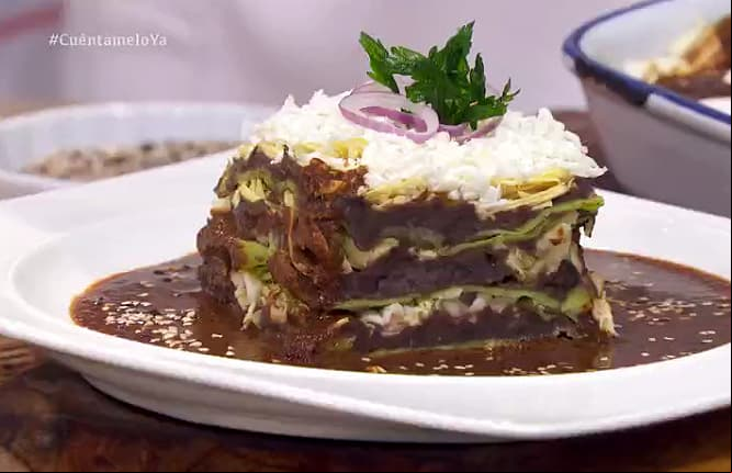 RECETA: Pastel de mole con pollo
