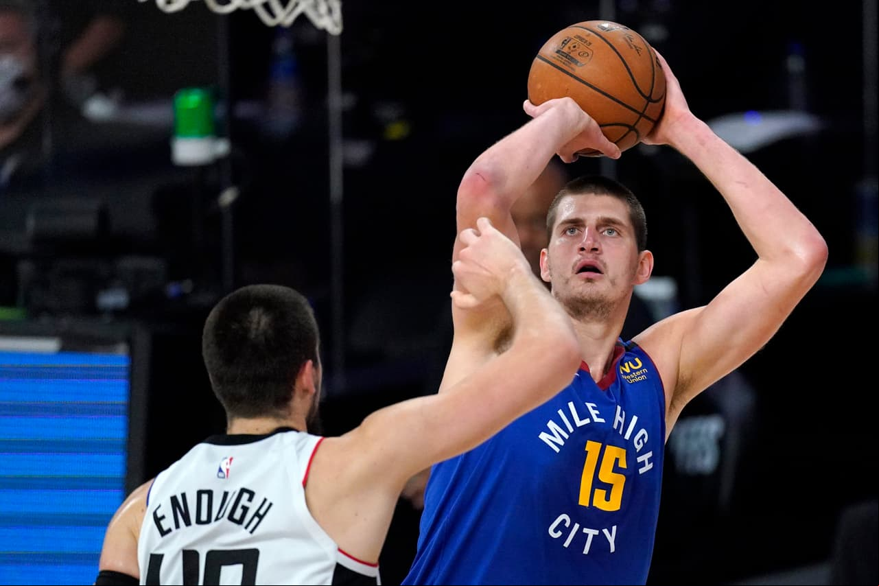 Es el tercer jugador en la historia de la NBA en lograr dos triples-dobles en un séptimo partido.
