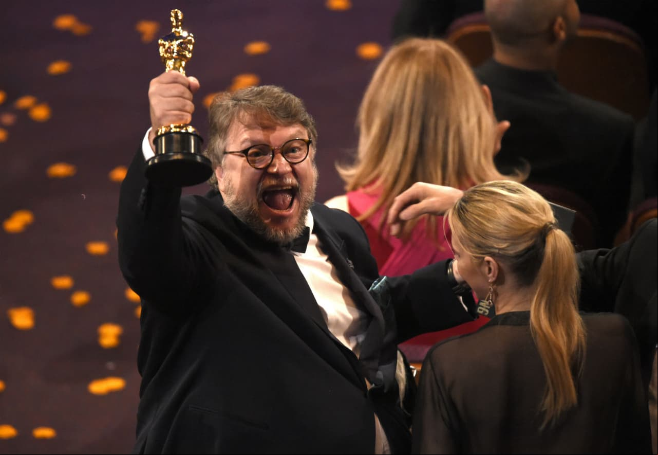 Guillermo del Toro gana Óscar a Mejor Director
