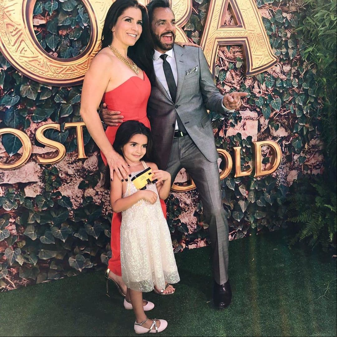 El actor posó junto a su esposa Alessandra Rosaldo y la pequeña Aitana, quien acaparó las miradas.