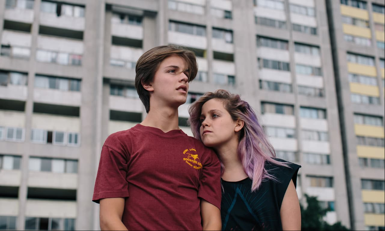 La música es un elemento importante en esta cinta, ya que ‘Alberto’, el padrastro de ‘Ian’, formó parte de Stigma, una banda popular en los noventa.
