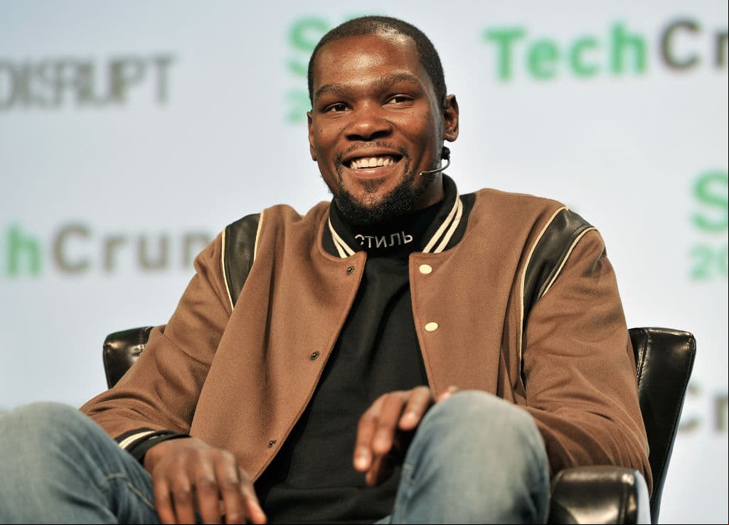 Durant respondió, sin tono, "Ciento diez".
