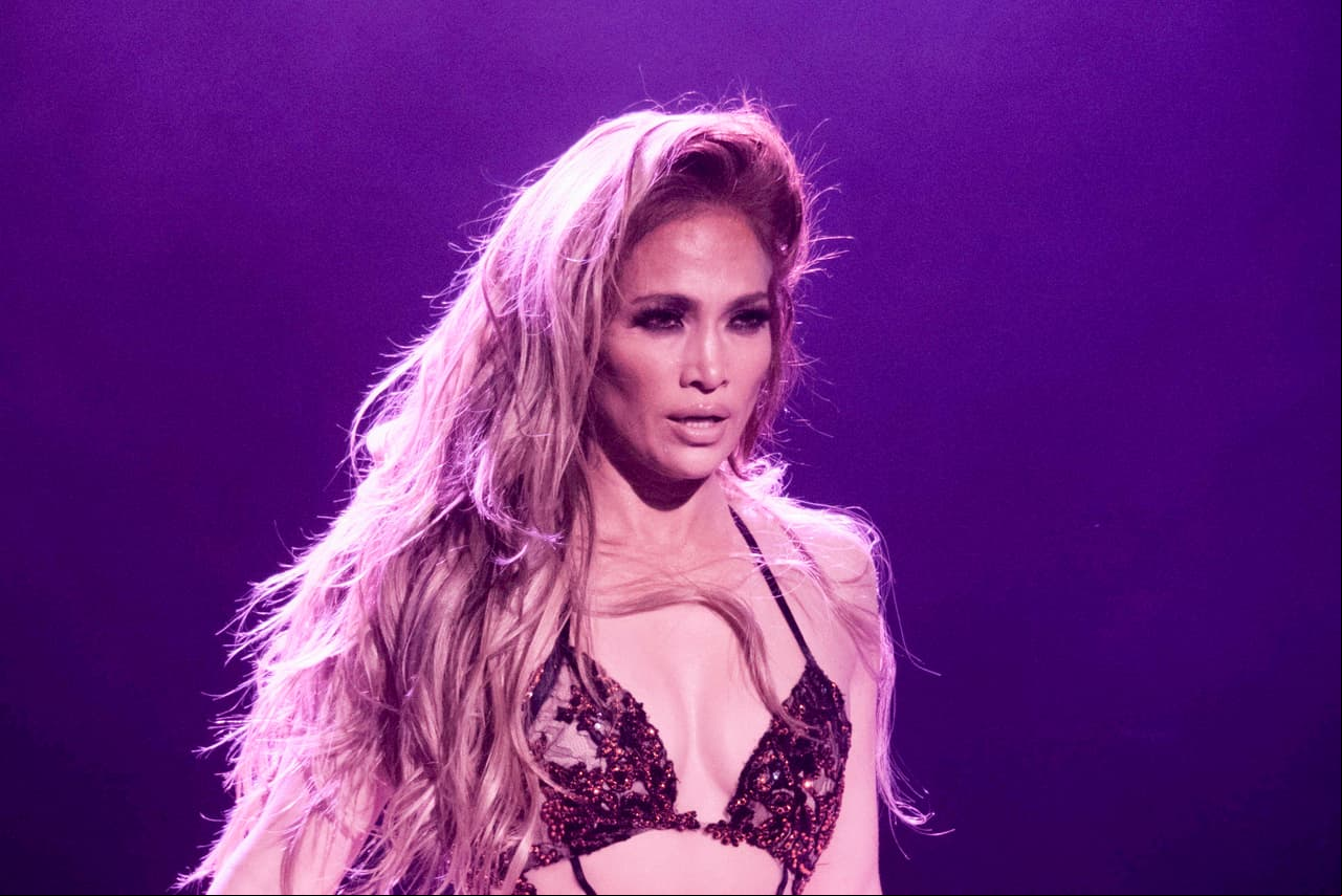 Jennifer Lopez protagoniza atrevido baile junto a su hijastra