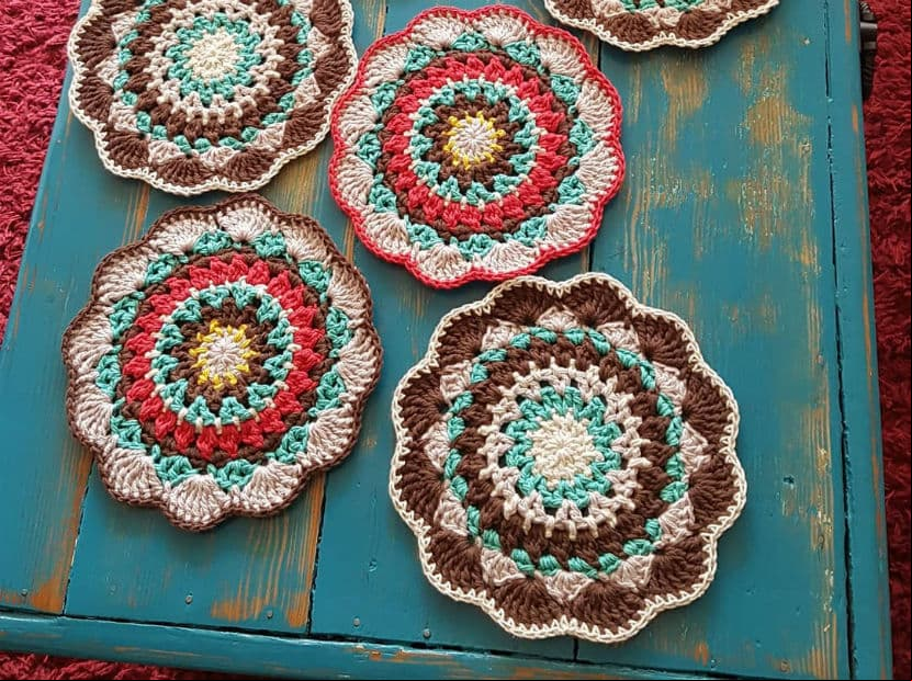 Usando estambre de colores, hilos y dejando volar tu imaginación conseguirás un estado de paz
