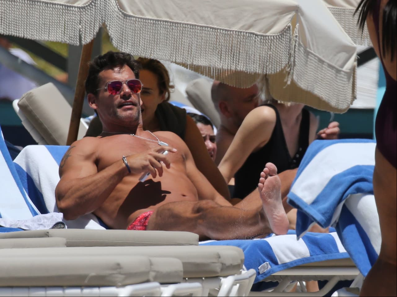 Las lentes captaron al galán pasándola muy bien en las playas de Miami.