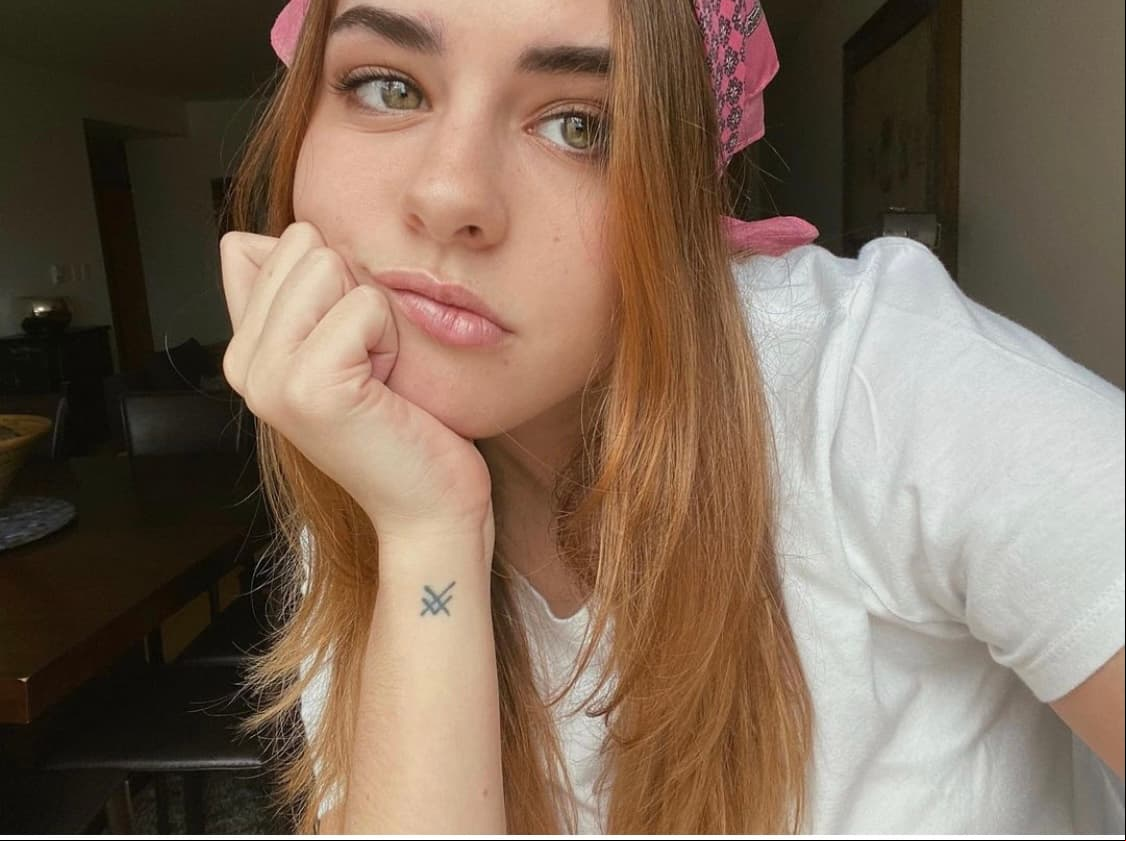 Sin embargo, la tarde del pasado martes 19 de enero, Rodríguez llamó la atención por revelar que es prima hermana de la modelo y socialité Michelle Salas, quien a su vez es hija de Luis Miguel y de la actriz Stephanie Salas.