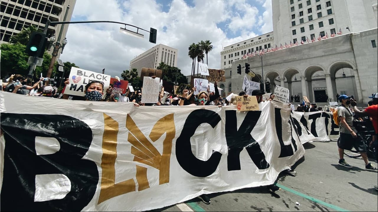 Los Angeles FC, el equipo de Carlos Vela protesta contra la violencia racial y se declara en contra del racismo.