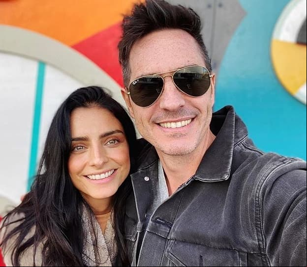 El mismo día, Ochmann también publicó una fotografía de ambos y felicitó a su aún esposa: "Happy B-day a esta gran mujer y madre amorosa. Que sea un año increíble, lleno de puras cosas lindas. Kai y yo celebramos y honramos tu vida. ¡Feliz cumple!".