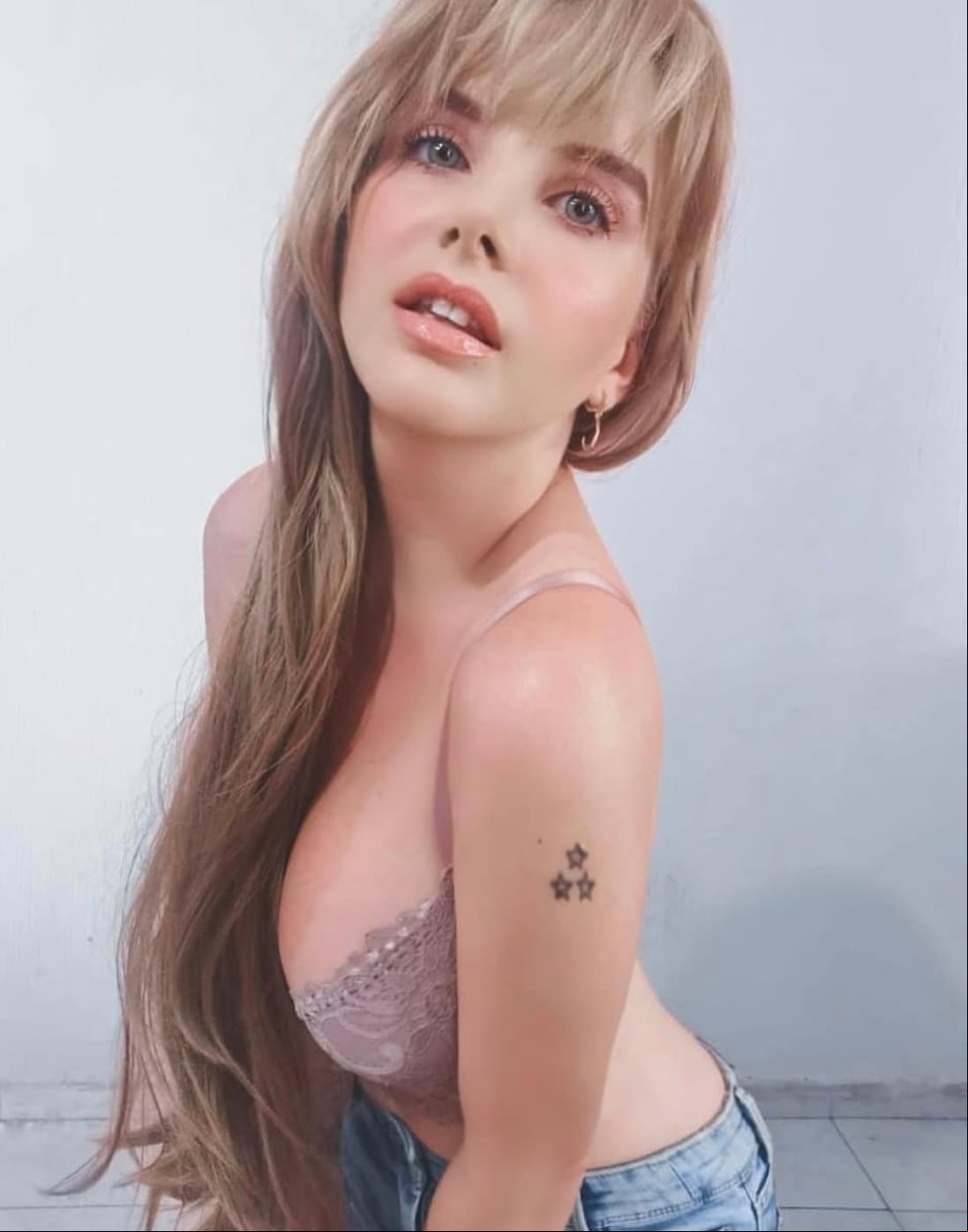 Fue el pasado 30 de agosto, que la actriz mostró esta nueva apariencia a sus más de 150 mil seguidores en Instagram, con una serie de imágenes en las que apuntó: "Alma inquieta, espíritu de mar".