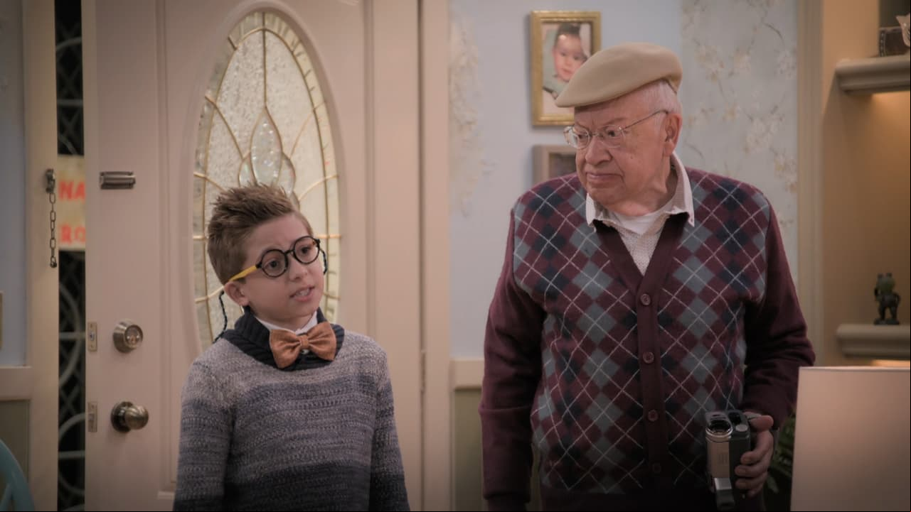 Don Arnoldo se decide a filmar una película titulada 'El que cayó, cayó' y Justito es el protagonista, iniciando su carrera como actor.