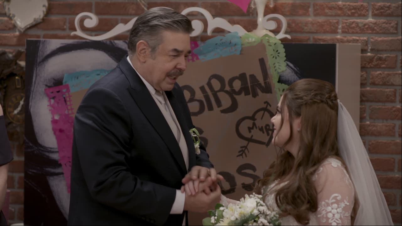Plácido no cabía de felicidad al ver tan radiante a su hija, aunque no estaba de acuerdo con la boda.