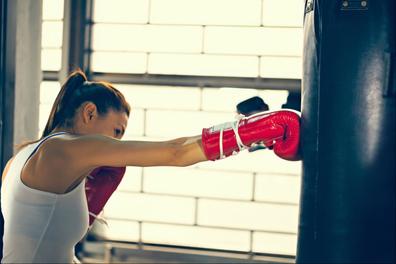 Kickboxing. Mejora tu salud cardiovascular y beneficia la quema de calorías.