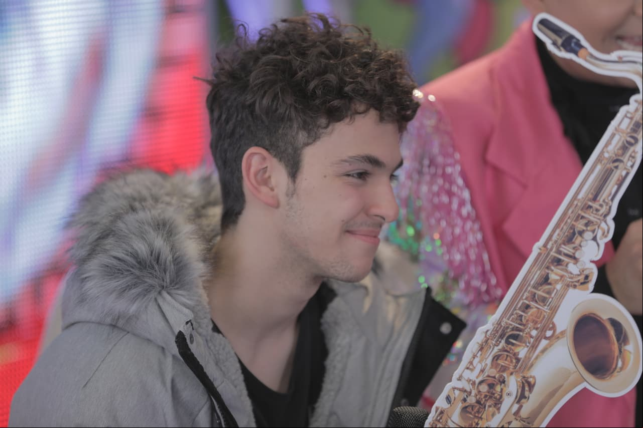 Emilio Osorio estaba de muy buen humor antes de cantar para los Emiliacos.